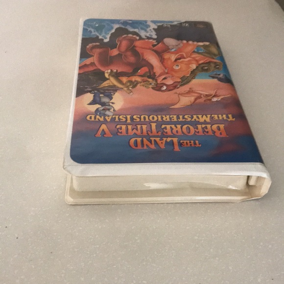 VHS movie: The Land Before Time V The Mysterious Island - Picture 7 of 7